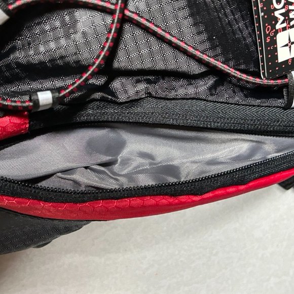 NWT Mountain Warehouse Circuit 6L Hydro Bag - Picture 9 of 14